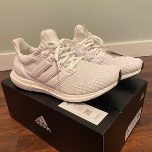 NEW IN BOX* WOMEN’S ULTRABOOST 4.0 DNA SNEAKERS
